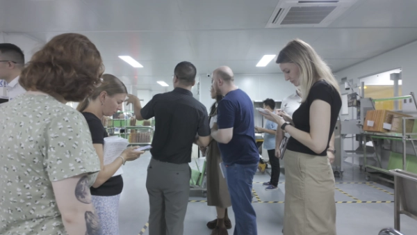 Europäische Automobilelektronik Europäischer Automobilelektroniklieferant besucht SprintPCB